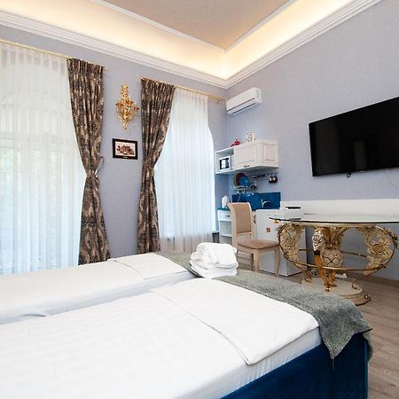 Art Suites Near Deribasovskaya Odessa Exterior photo