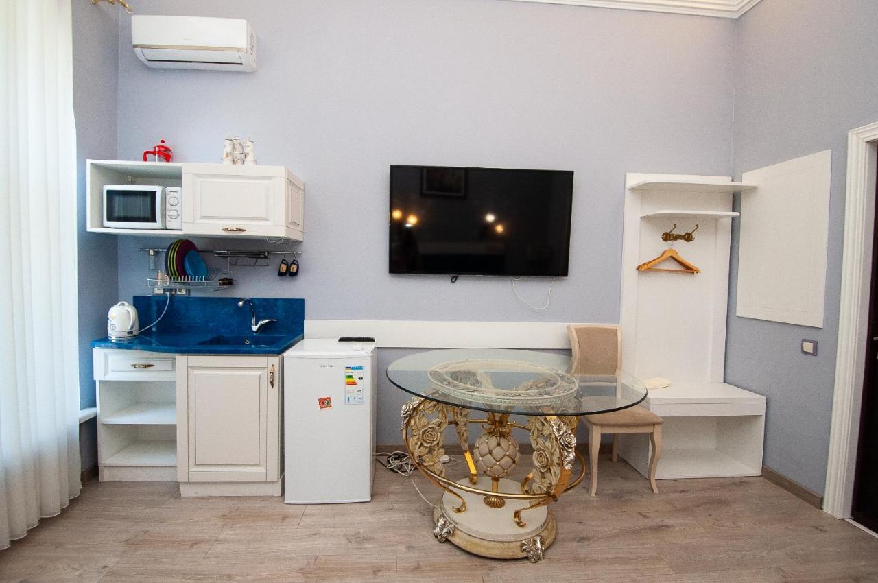 Art Suites Near Deribasovskaya Odessa Exterior photo